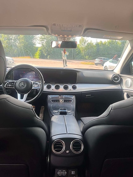 Mercedes-Benz E220 10 of 15
