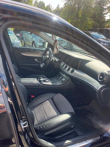 Mercedes-Benz E220 11 of 15