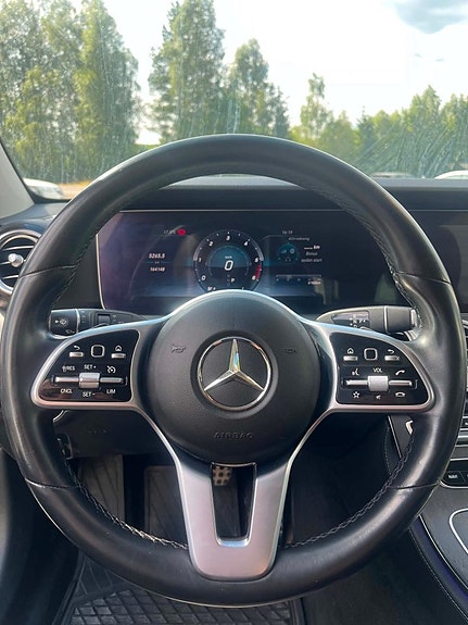 Mercedes-Benz E220 8 of 15