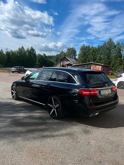 Mercedes-Benz E220 5 of 5
