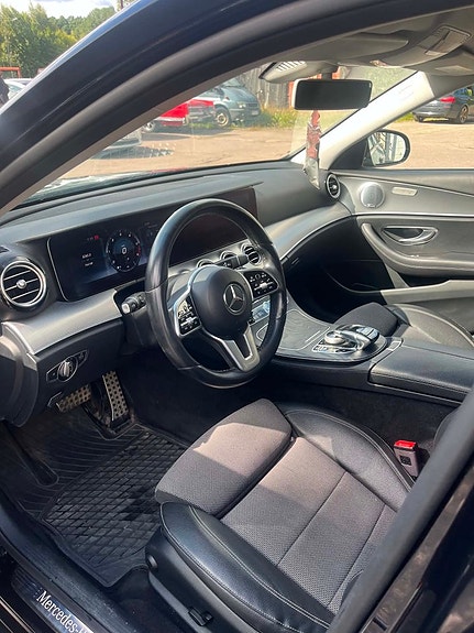Mercedes-Benz E220 9 of 15