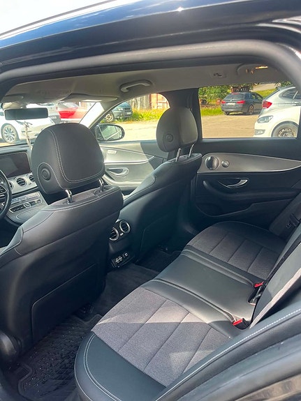Mercedes-Benz E220 13 of 15