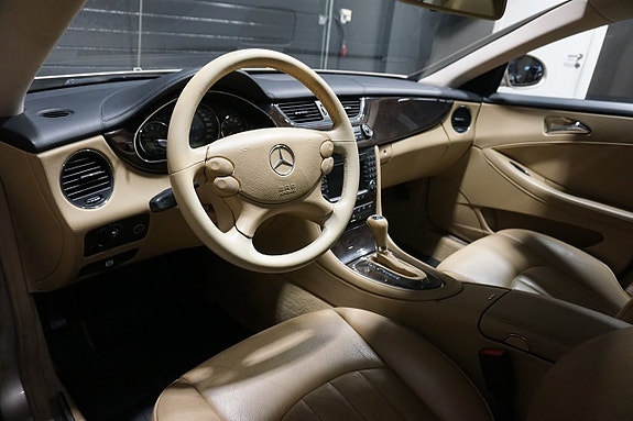 Mercedes-Benz CLS350 13 of 21