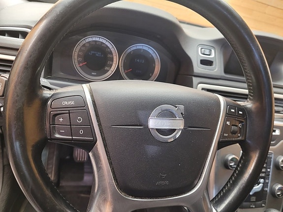 Volvo V70 11 of 22
