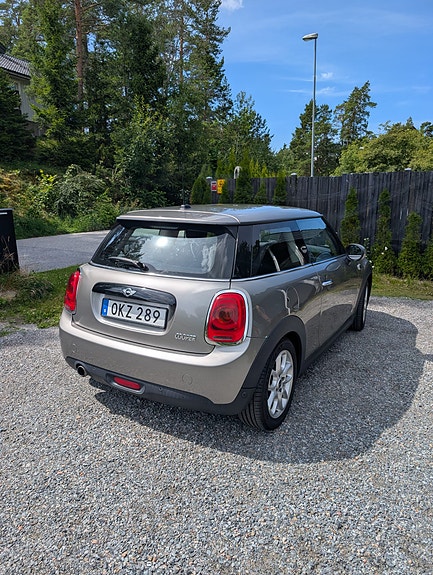 MINI Cooper 2 of 5