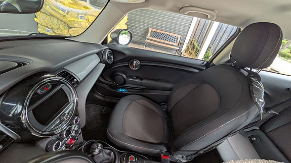 MINI Cooper 16 of 18