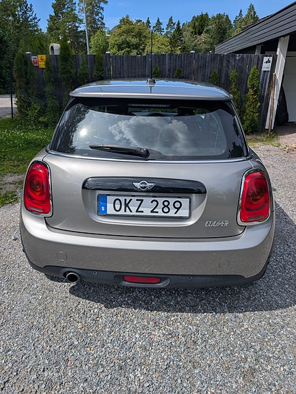MINI Cooper 4 of 5