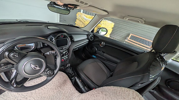 MINI Cooper 17 of 18