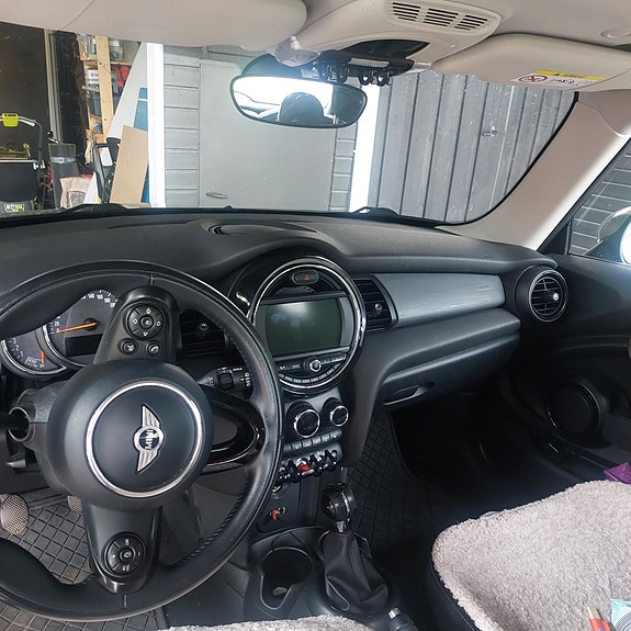 MINI Cooper 8 of 18