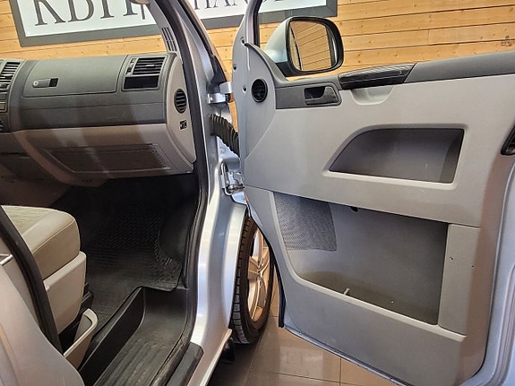 Volkswagen Transporter 13 of 17