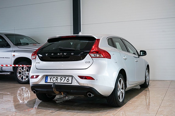 Volvo V40 3 of 24
