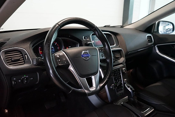 Volvo V40 18 of 24