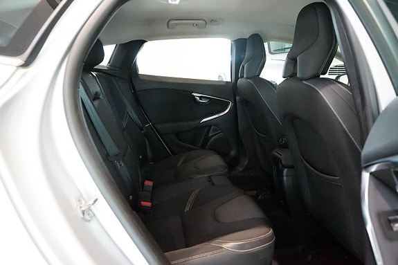 Volvo V40 8 of 24