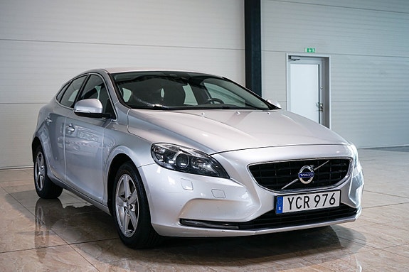 Volvo V40 2 of 24