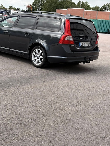 Volvo V70 4 of 5