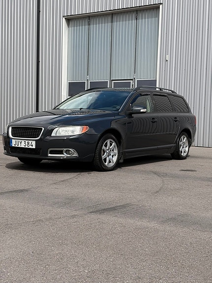 Volvo V70 3 of 5