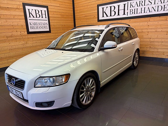 Volvo V50 2 of 19