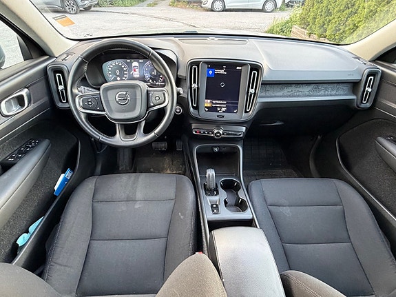 Volvo XC40 14 of 16