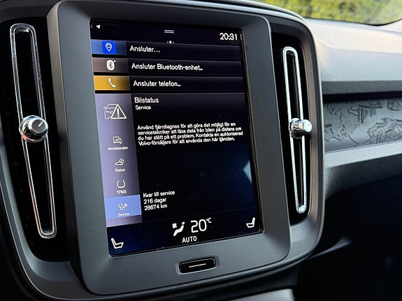 Volvo XC40 16 of 16