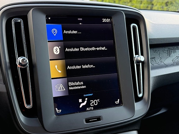 Volvo XC40 12 of 16