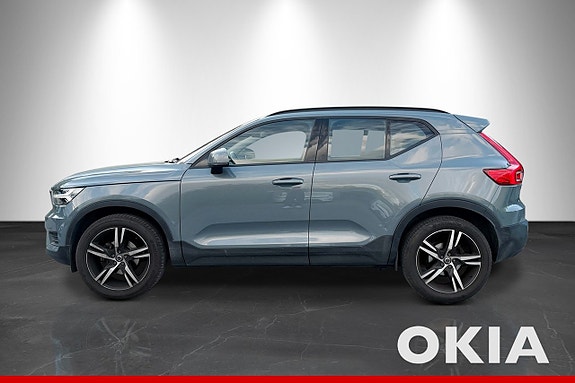 Volvo XC40 2 of 16