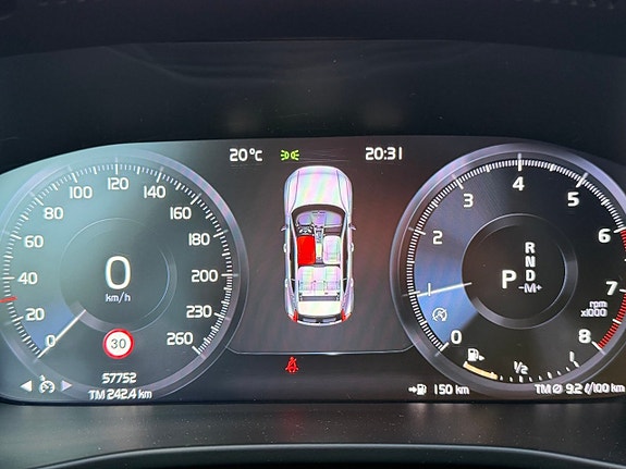 Volvo XC40 11 of 16