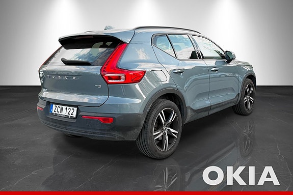 Volvo XC40 3 of 16
