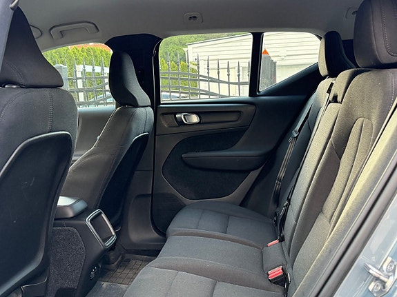 Volvo XC40 10 of 16