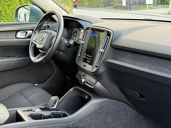Volvo XC40 9 of 16