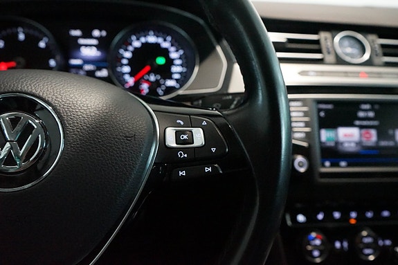 Volkswagen Passat 24 of 30