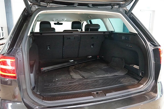 Volkswagen Passat 9 of 30