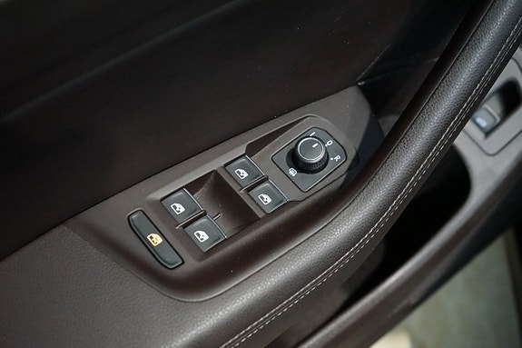Volkswagen Passat 28 of 30