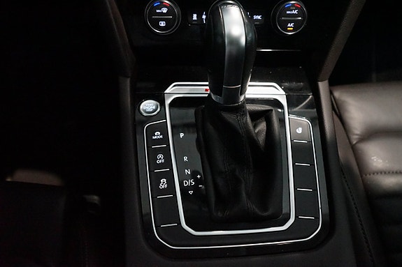 Volkswagen Passat 21 of 30