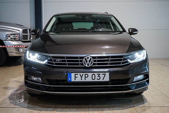 Volkswagen Passat 2 of 30