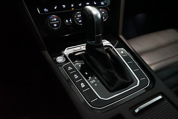 Volkswagen Passat 20 of 30