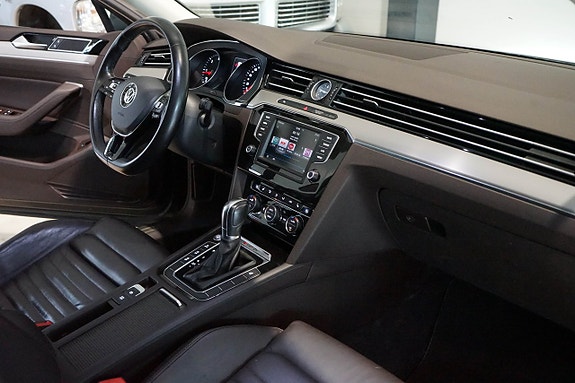 Volkswagen Passat 30 of 30