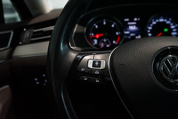 Volkswagen Passat 25 of 30