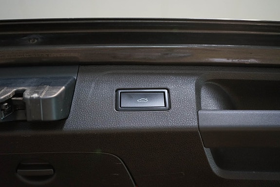 Volkswagen Passat 10 of 30
