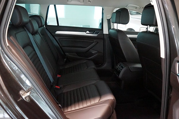 Volkswagen Passat 12 of 30