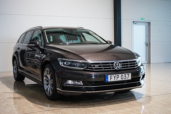 Volkswagen Passat 3 of 30