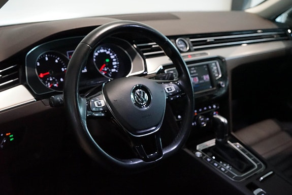 Volkswagen Passat 27 of 30