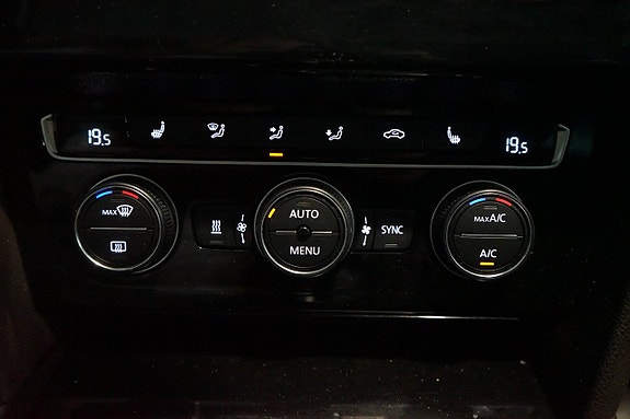Volkswagen Passat 19 of 30