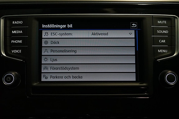 Volkswagen Passat 17 of 30