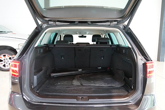 Volkswagen Passat 8 of 30