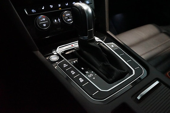 Volkswagen Passat 22 of 30