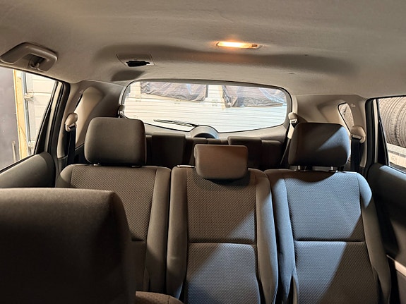 Toyota Corolla Verso 15 of 26