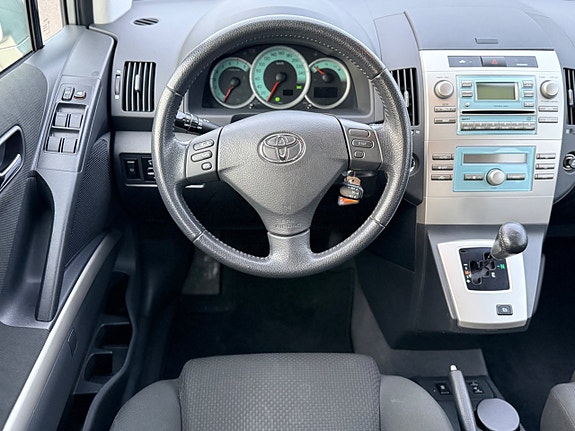 Toyota Corolla Verso 11 of 26