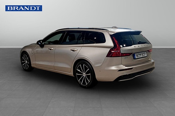 Volvo V60 2 of 5