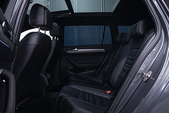 Volkswagen Passat 13 of 25