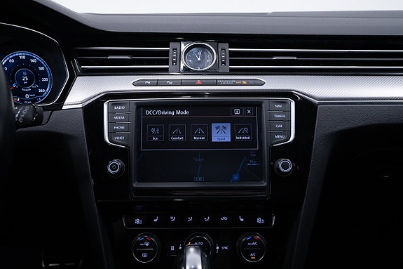 Volkswagen Passat 23 of 25